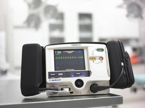 LP20e Premium Defibrillator/Monitor