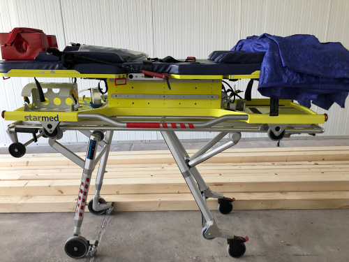 Intensivtrage Starmed auf Stollenwerk Fahrtrage, gebraucht