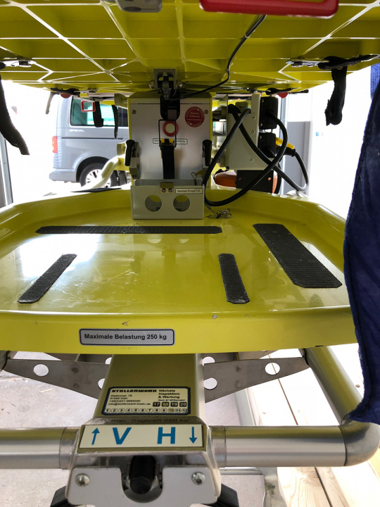 Intensivtrage Starmed auf Stollenwerk Fahrtrage, gebraucht